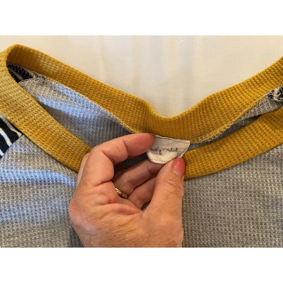 Womens Top Pullover Henley Shirt Gray w/ Gold & Navy Sleeves Size Large - Picture 5 of 7